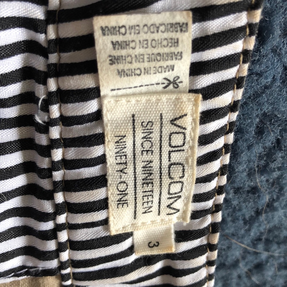 Volcom Shorts - Picture 3 of 3